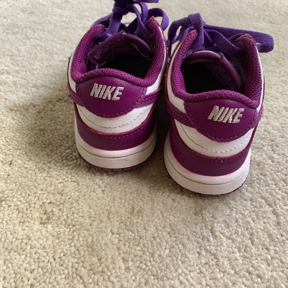 Nike Purple and White Sneakers Low-Top Design size 7.5